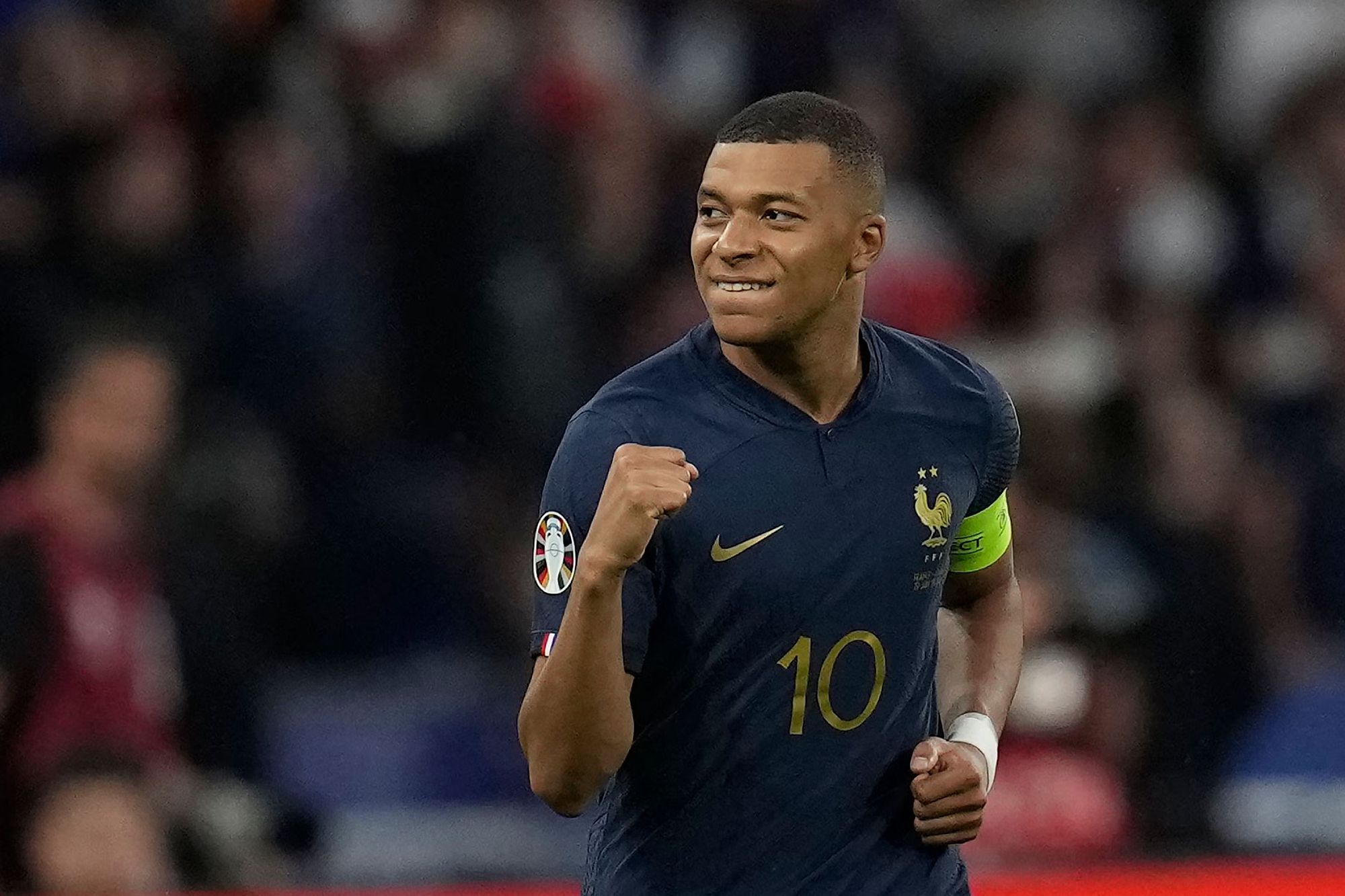 Mbappe tự nhận xứng đáng với Quả Bóng Vàng