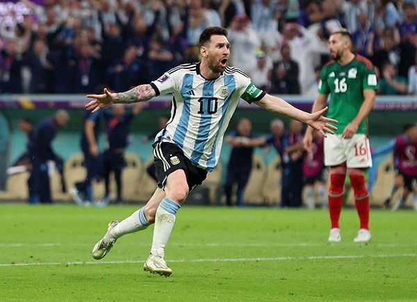 Messi làm nên lịch sử với lần thứ 8 đoạt giải 'Quả bóng vàng'